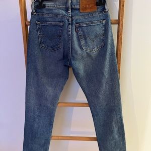 Jean Levi’s, straight cut
